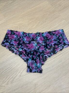 Victoria’s Secret Lace Floral Cheeky Panty M
